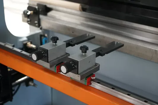 maquina-de-dobrar-aco-com-eixo-torcido-para-venda1