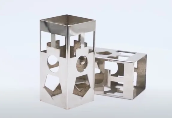 laser cutting machine cuts square tubes