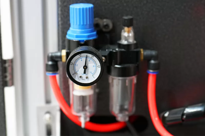 maquina-de-entalhar-letras-em-canal-de-aluminio-automatica5