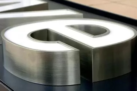 maquina-de-entalhar-letras-em-canal-de-aluminio-automatica6