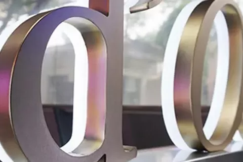 maquina-de-entalhar-letras-em-canal-de-aluminio-automatica6