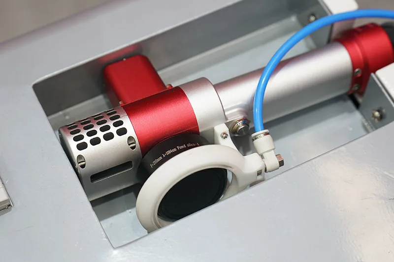 maquina-de-limpeza-a-laser-de-pulso-de-metal-200w-a-venda